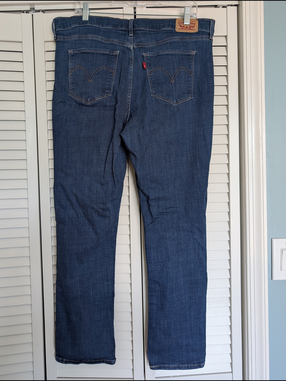 Dark Blue Women's Classic Fit Levi's - Picture 2 of 4